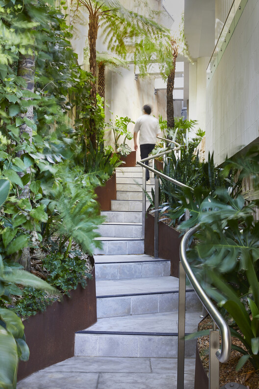 Pointe Living Apartment / Luigi Rosselli Architects - Interior Photography, Garden