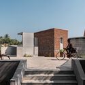 Templo Ganga Leheri / Abin Design Studio - Fotografia de Exterior, Tijolo