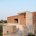 Templo Ganga Leheri / Abin Design Studio - Fotografia de Exterior, Tijolo