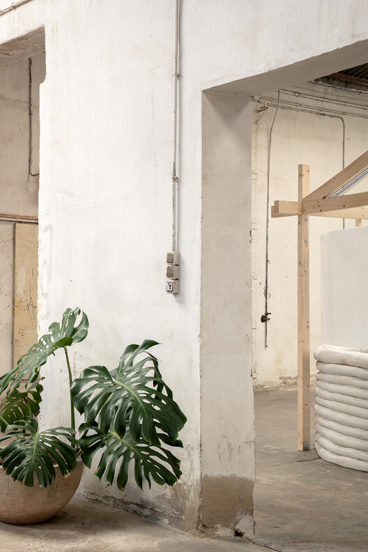 Baby Pluto / Adrià Garrido Verdú - Fotografía interior, Concreto