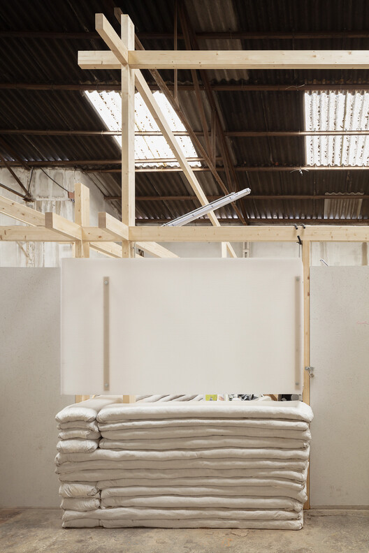 Baby Pluto / Adrià Garrido Verdú - Fotografía interior, Dormitorio, Madera, Fijación Vigas