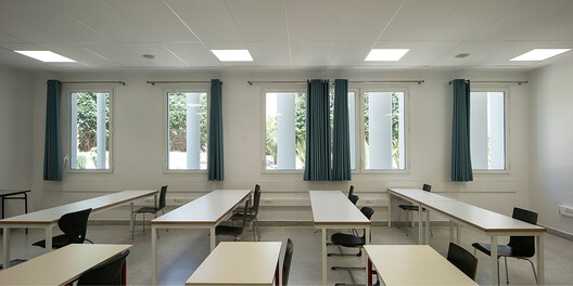Descartes School / Arpio Architects - Interior Photography, Lighting, Table, Chair, Glass