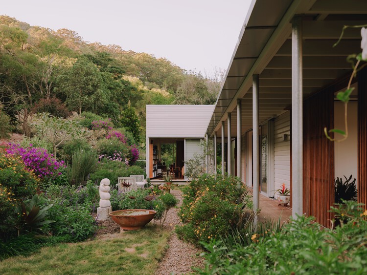 Cooroy House / Henry Bennett + Dan Wilson - Exterior Photography, Garden