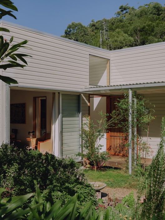 Cooroy House / Henry Bennett + Dan Wilson - Exterior Photography, Wood, Garden