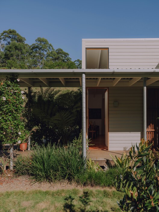 Cooroy House / Henry Bennett + Dan Wilson - Exterior Photography, Garden