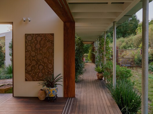 Cooroy House / Henry Bennett + Dan Wilson - Interior Photography, Wood, Garden, Deck