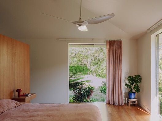 Cooroy House / Henry Bennett + Dan Wilson - Interior Photography, Bedroom, Lighting