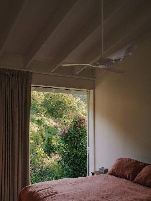 Cooroy House / Henry Bennett + Dan Wilson - Interior Photography, Bedroom, Lighting, Bed