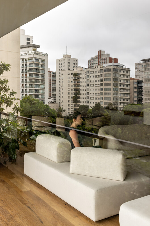 Apartamento GLM / Terra Arquitetura - Fotografia de Exterior, Madeira, Cadeira