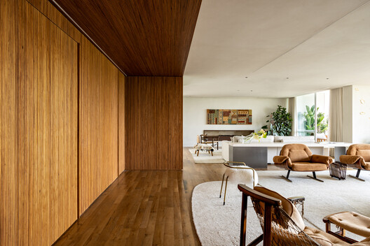 Apartamento GLM / Terra Arquitetura - Fotografia de Interiores, Madeira, Cadeira