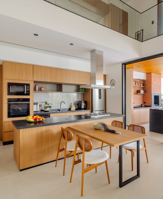 Casa AL / Taguá Arquitetura - Fotografía interior, Cocina, Madera, Encimera, Sillas, Mesas