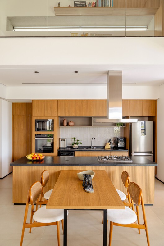 Casa AL / Taguá Arquitetura - Fotografía interior, Cocina, Madera, Sillas, Encimera, Mesas, Iluminación