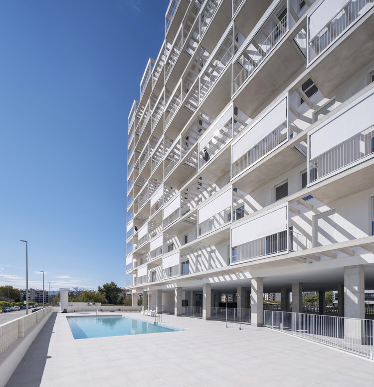 138 Vivendas / MCEA | Arquitectura - Fotografía exterior, Balcón, Concreto