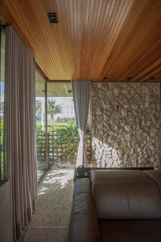 Casa Concreta / RMK Arquitetura - Fotografia de Interiores, Sala de Estar, Madeira, Cadeira