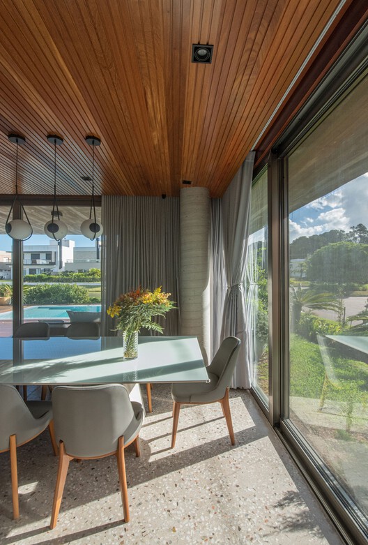 Casa Concreta / RMK Arquitetura - Fotografia de Interiores, Sala de Jantar, Madeira, Mesa, Cadeira