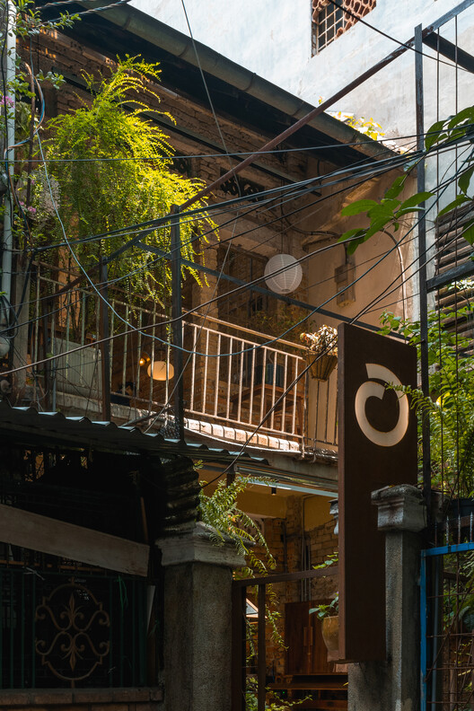 Ton That Dam Cafetería y Restaurante / xưởng xép - Imagen 21 de 25