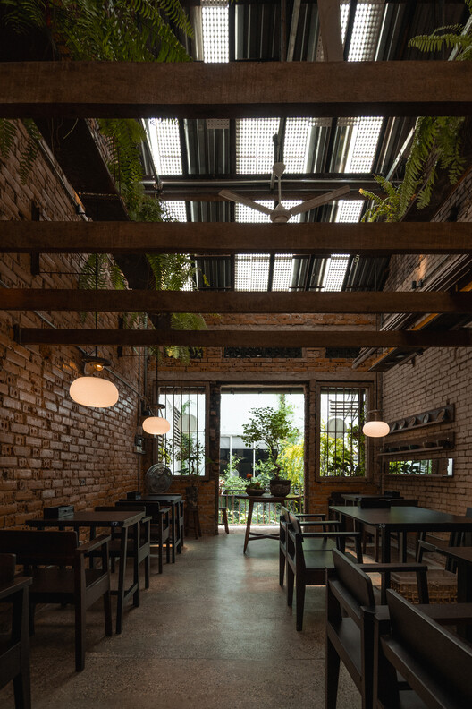 Ton That Dam Cafetería y Restaurante / xưởng xép - Fotografía exterior, Madera, Sillas, Vidrio, Fijación Vigas
