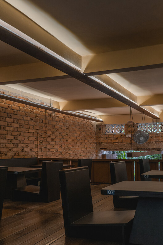 Ton That Dam Cafetería y Restaurante / xưởng xép - Fotografía interior, Madera, Sillas, Fijación Vigas