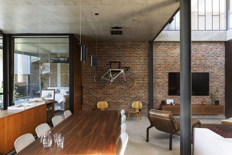 Casa AC / Arquitetos Associados - Fotografia de Interiores, Madeira, Tijolo, Mesa, Cadeira