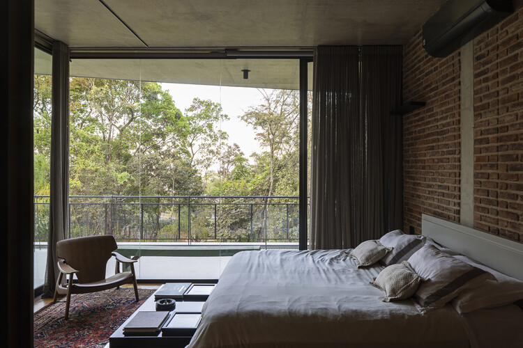 Casa AC / Arquitetos Associados - Fotografia de Interiores, Dormitório, Iluminação, Cama, Cadeira, Vidro