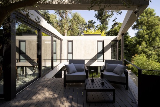 Casa Bosque / Carmona Pérez Marino - Fotografía exterior, Madera, Terraza, Concreto, Balcón, Fijación Vigas, Patio interior
