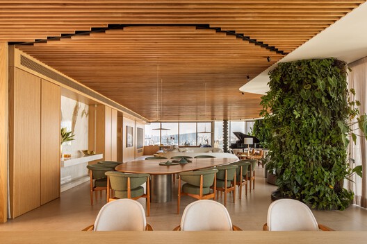 Apartamento Heritage / André Luque Apartamento Heritage / André Luque - Fotografia de Interiores, Sala de Jantar, Madeira, Mesa, Cadeira