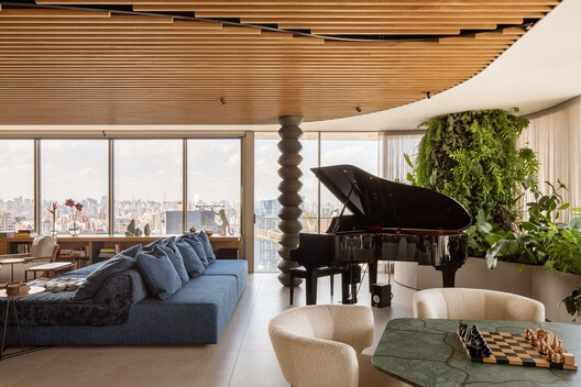 Apartamento Heritage / André Luque Apartamento Heritage / André Luque - Fotografia de Interiores, Sala de Estar, Madeira, Cadeira, Mesa, Iluminação, Sofá