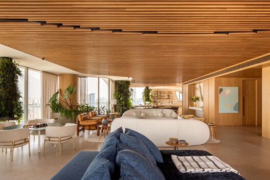 Apartamento Heritage / André Luque Apartamento Heritage / André Luque - Fotografia de Interiores, Madeira, Cadeira, Mesa