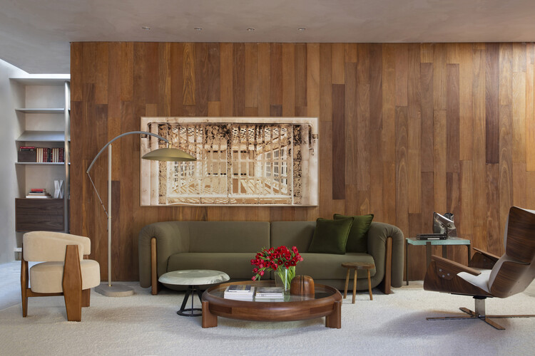 Casa Paulistana / João Panaggio - Fotografia de Interiores, Sala de Estar, Madeira, Cadeira