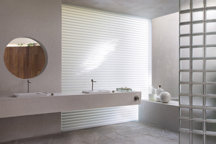 Casa Paulistana / João Panaggio - Fotografia de Interiores, Banheiro, Pia