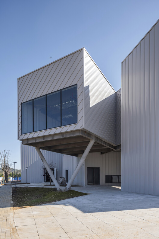 Yue & Yue: Art Museum +  Equestrian Hall / CU Office - Exterior Photography, Concrete