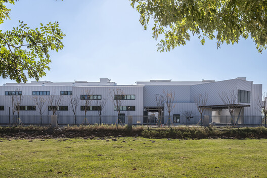 Yue & Yue: Art Museum +  Equestrian Hall / CU Office - Exterior Photography