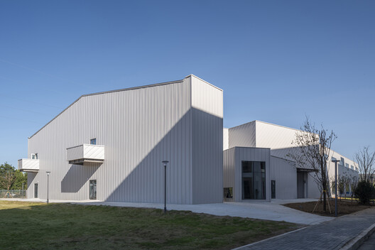 Yue & Yue: Art Museum +  Equestrian Hall / CU Office - Exterior Photography, Concrete