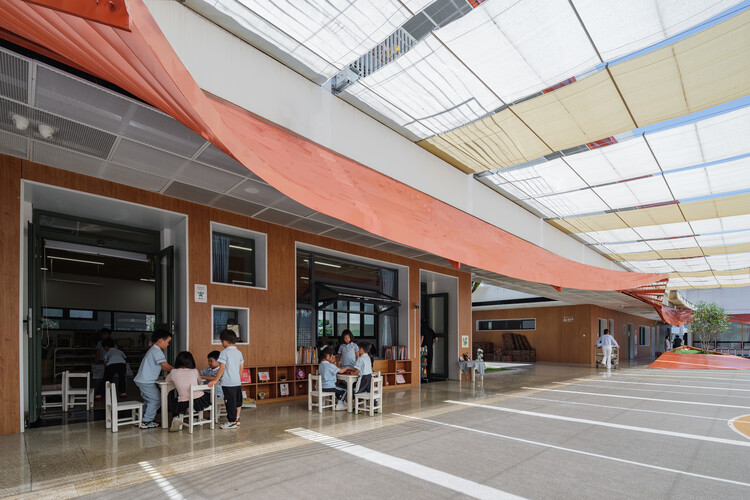 Escola Infantil Afiliada à Universidade de Shenzhen / SUIADR SML Design Studio - Fotografia de Interiores