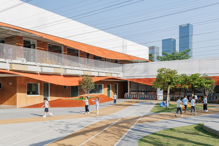 Escola Infantil Afiliada à Universidade de Shenzhen / SUIADR SML Design Studio - Fotografia de Exterior