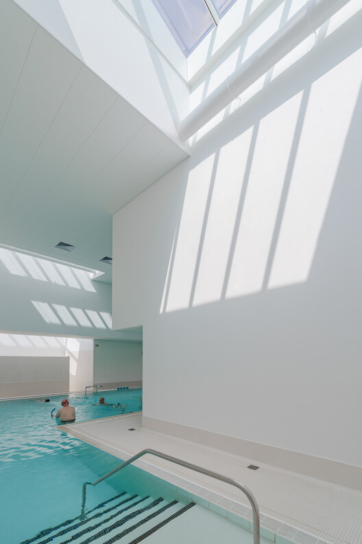 Letting the Sky In: 4 Case Studies of Daylight Solutions in Aquatic Architecture - Image 8 of 15
