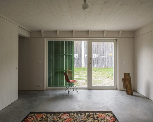 Casa atelier en Bobingen / Ludwig Zitzelsberger Architekt - Fotografía interior, Madera, Concreto