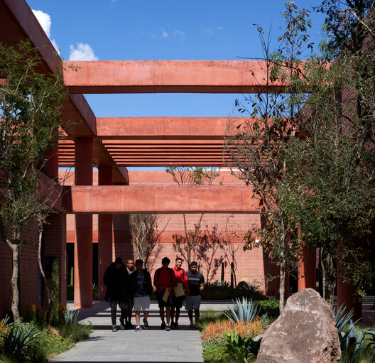 Academia Atlas / Sordo Madaleno Arquitectos - Fotografía exterior
