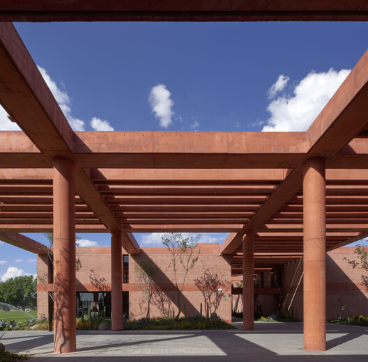 Academia Atlas / Sordo Madaleno Arquitectos - Imagen 8 de 37