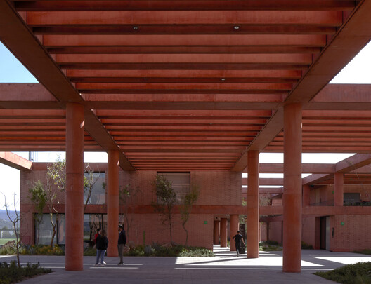 Academia Atlas / Sordo Madaleno Arquitectos - Imagen 4 de 37