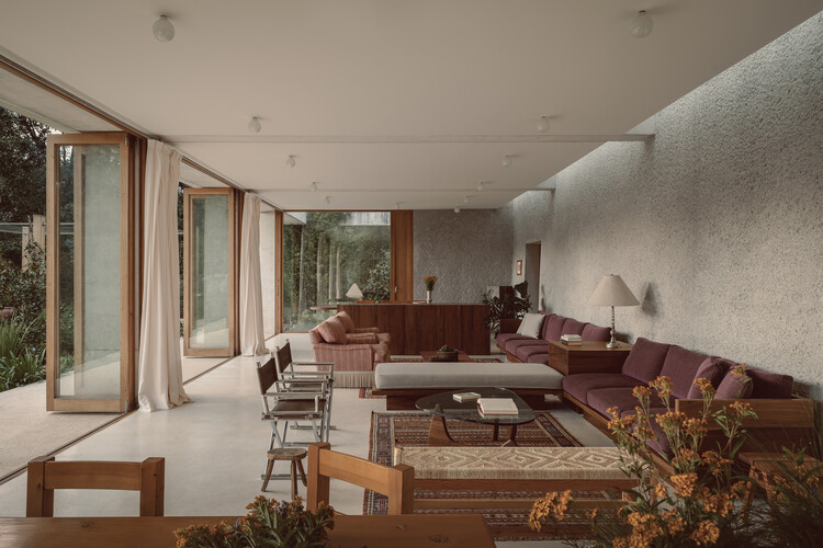 Casa Entre dos Ríos / Taller 3000 - Fotografía interior, Madera, Concreto, Sillas