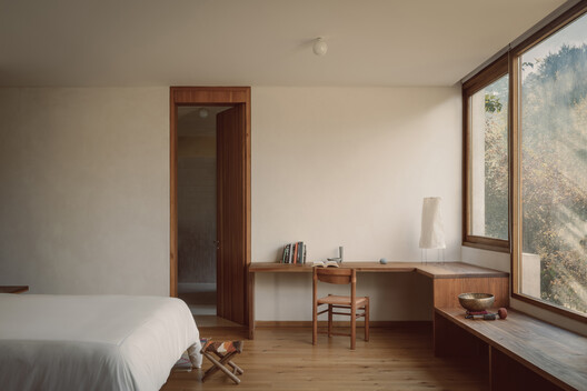 Casa Entre dos Ríos / Taller 3000 - Fotografía interior, Dormitorio, Madera