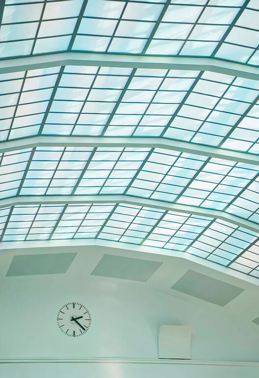 Letting the Sky In: 4 Case Studies of Daylight Solutions in Aquatic Architecture - Image 6 of 15