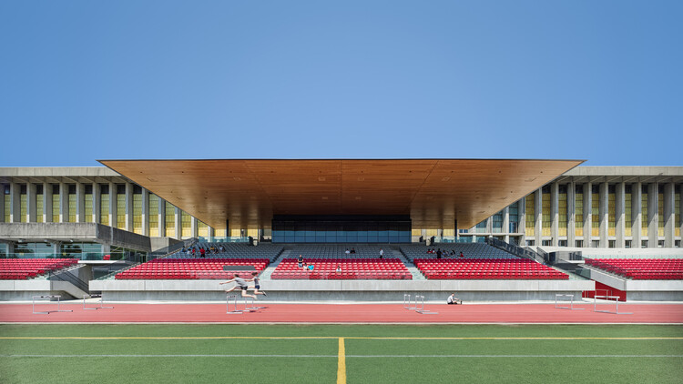 SFU Stadium / Perkins&Will - Image 1 of 19