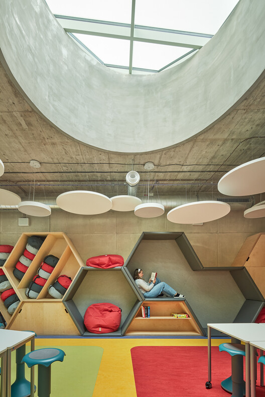 Frič Brothers Elementary School / Atelier 6 - Interior Photography, Wood, Shelving, Chair