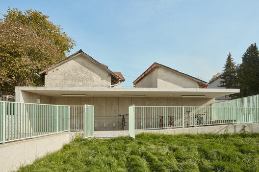 Frič Brothers Elementary School / Atelier 6 - Exterior Photography, Concrete