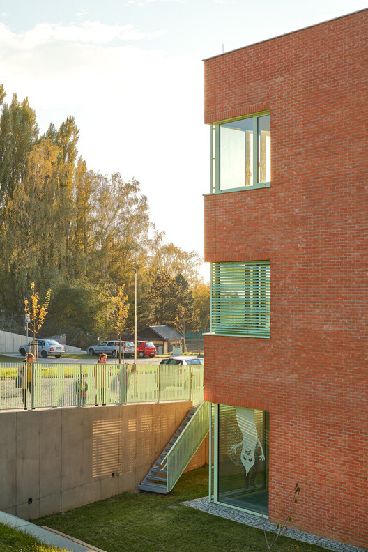 Frič Brothers Elementary School / Atelier 6 - Exterior Photography, Brick