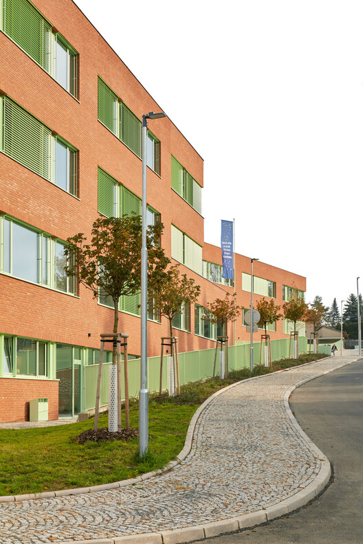 Frič Brothers Elementary School / Atelier 6 - Exterior Photography