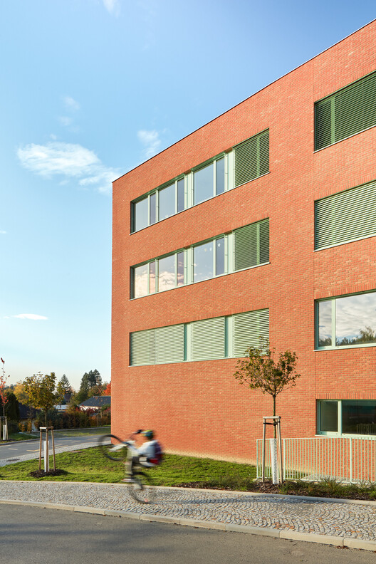 Frič Brothers Elementary School / Atelier 6 - Exterior Photography