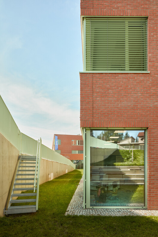 Frič Brothers Elementary School / Atelier 6 - Exterior Photography